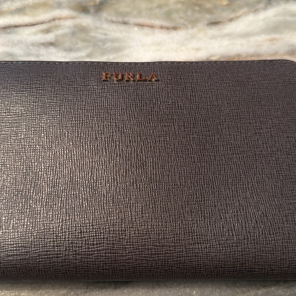 Furla textured Leather Zip Wallet/ clutch - Picture 2 of 6